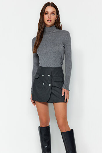 Trendyol Collection Λεπτομερής υφαντό σορτς με μαύρο κουμπί TWOAW24SR00073