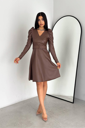 Neşeli Butik γυναικείο δερμάτινο φόρεμα με λεπτομέρεια στον ώμο με ζώνη KKLF40 - Καφέ