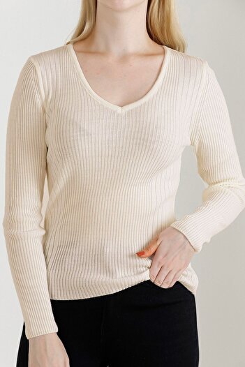VEGENZE Women's Beige V-Neck Knitwear Sweater