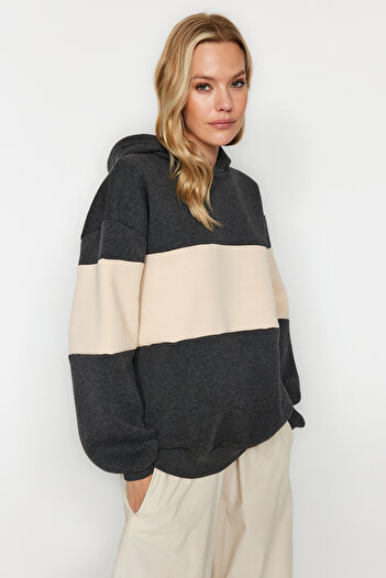 Trendyol Collection Anthracite Thick Fleece Inside Color Block Oversize/Wide Fit Hooded Knitted Sweatshirt TWOAW24SW00351