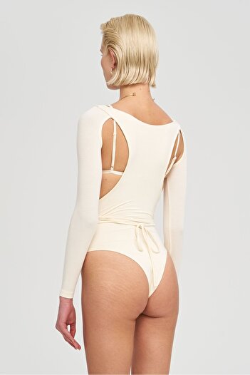 IAMNOTBASIC Margot Bodysuit - Ivory Model