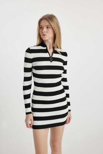 DeFacto Coool Slim Fit Dar Kesim Yarım Balıkçı Yaka Triko Uzun Kollu Elbise B2840ax23au