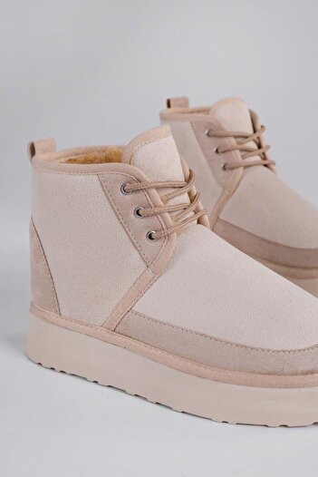 Shoeberry Γυναικείες Buggies Beige Κοντές σουέτ Flat Μπότες με Τριχωτό Εσωτερικό Μπεζ ύφασμα