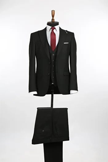 Jakamen Black Pointed Collar Slim Fit Suit