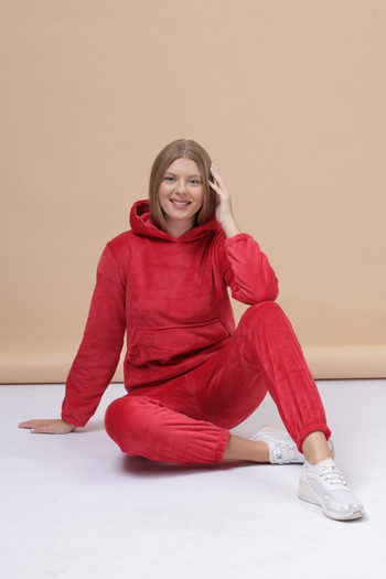 mervemoda Women's red color high quality welsoft tracksuit
