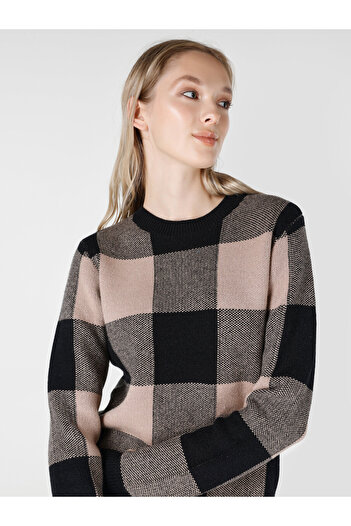 Colin's Black Checkered Slim Fit Crew Neck Women's Sweater