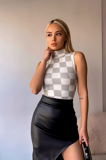 LACHT Women's Cheerleading Patterned Ecru Zero Sleeve Stand Collar Camisole Blouse