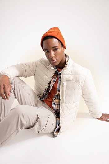 DeFacto Lightweight and Seasonal Windproof down Jacket - Slim Fit with Zipper and Pocket X2467Az22Au