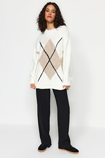 Trendyol Collection Ecru Soft Textured Patterned Knitwear Sweater TWOAW24KZ01274