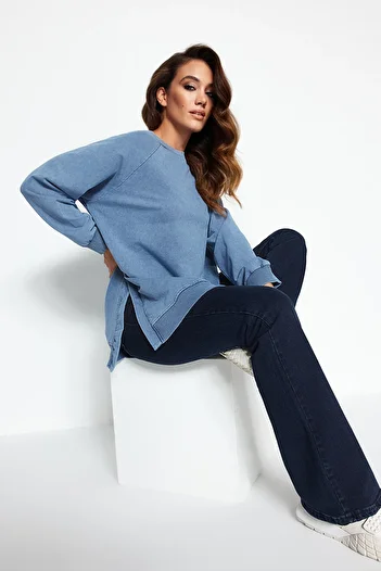 Trendyol Modest Μπλε πλεκτό μπλουζάκι υπερμεγέθη πλεκτό με λεπτομέρεια στο πλάι TCTSS23TW00062