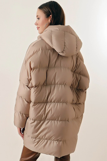 CoolLook Torba Heybe Cep Kapüşonlu Uzun Kol Oversize Kalıp Elyaf Dolgulu Diz üstü Midi Boy Kışlık Şişme Mont