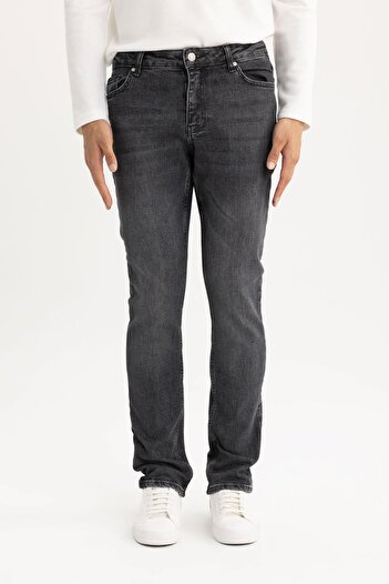 DeFacto Pedro Slim Fit Narrow Fit Regular Waist Narrow Leg Jean Trousers W6728Az23Au