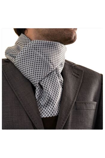 Exve Exclusive Double Sided Shawl Scarf with Black Square Pattern on White