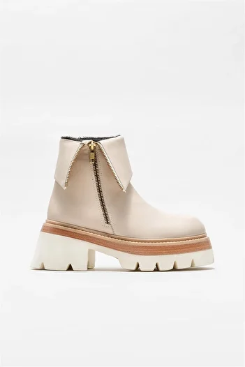 Elle Shoes Μπεζ δερμάτινες γυναικείες μπότες με τακούνι