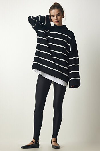 Happiness İstanbul Schwarzes, gestreiftes Oversize-Sweatshirt aus Strick mit Stehkragen für Damen NF00076