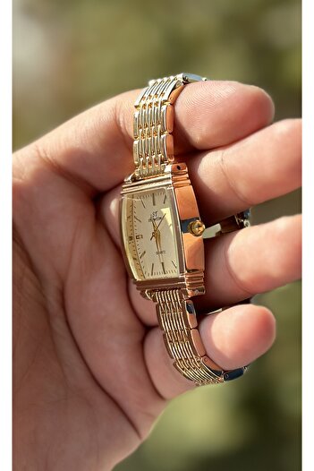 Show Time Women's Wristwatch - Stylish and Modern Design