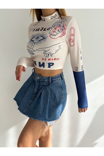 QUTTA Digital Printed Written Patterned Standing Turtleneck Long Sleeve Women's Crop Blouse