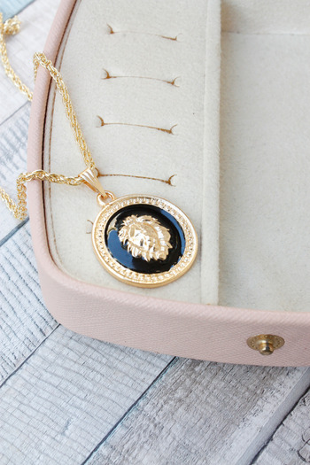 Neva GOLD PLATED WICKER CHAIN BLACK MINI LION MOTIFED MEDALLION NECKLACE