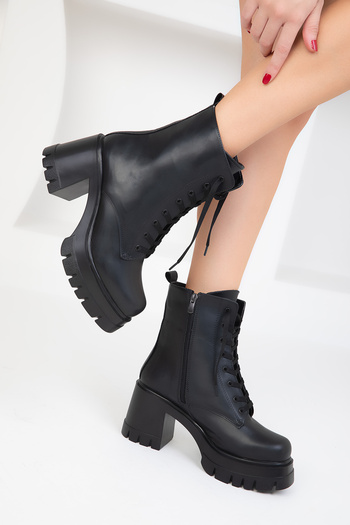 SOHO Women's Black Boots & Booties 18626