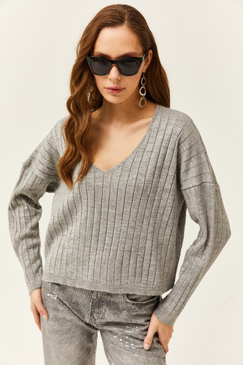 Olalook Graue Damen-Strickbluse mit weitem V-Ausschnitt in Silberoptik BLZ-19002439