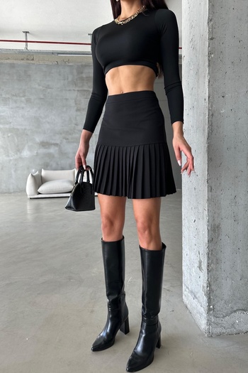 FEMELLE Women's Black Full Lycra Semi Pleated Short Fabric Skirt (Back Zipper Length: 45cm)