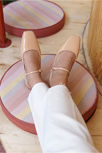 LAMİNTA Vernis Nude Patent Leather Women's Ballerinas with Buckle Detail