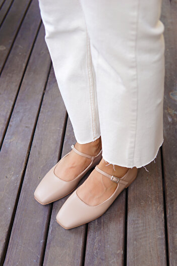 LAMİNTA Vernis Nude Buckle Detailed Women's Ballerinas