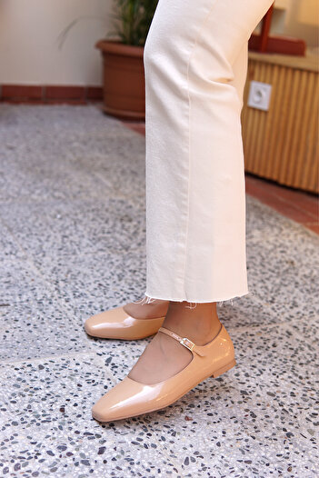 LAMİNTA Vernis Nude Patent Leather Women's Ballerinas with Buckle Detail