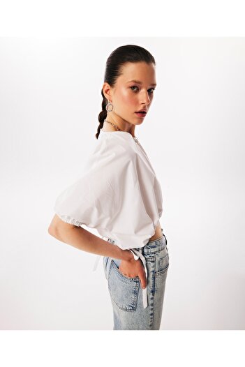 Twist Tie-up crop blouse