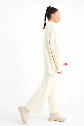 Laluvia Cream High Collar Knitwear Set