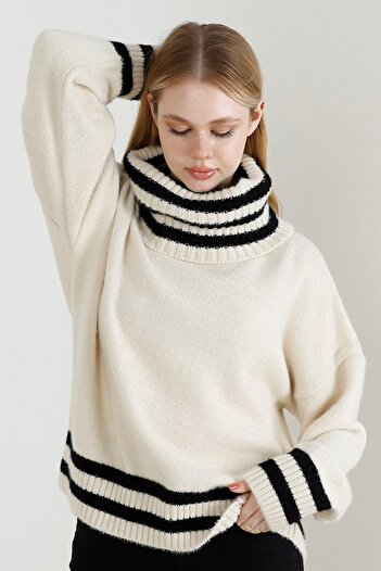 VEGENZE Women's Cream Black Striped Collar Oversize Knitwear Sweater