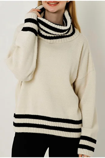 VEGENZE Women's Cream Black Striped Collar Oversize Knitwear Sweater