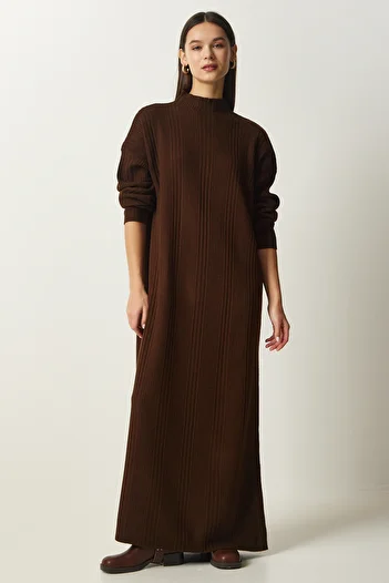 Happiness İstanbul Rochie de tricotaj oversize maro cu guler înalt pentru femei XN00001