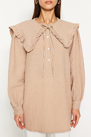 Trendyol Modest Καφέ μωρό γιακά με σχέδιο Gingham υφασμένο χιτώνα TCTSS23UK00065