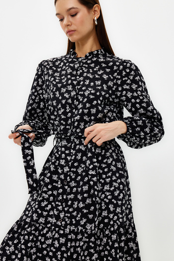Trendyol Modest Černá pásková sukně tkané tkané šaty s květinovým vzorem TCTSS23EB00294