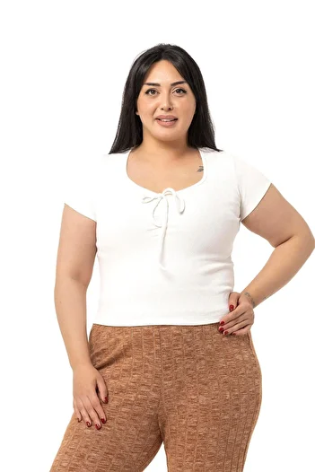 DISENTIS MODEST Plus Size Half Sleeve Camisole Ecru Body with Lacing Detail on the Chest
