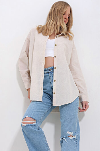 Trend Alaçatı Stili Dámská krémová oversize plátěná košile ALC-X10343