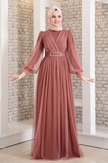 Fashion Showcase Γυναικείο βραδινό φόρεμα με λεπτομέρεια από τούλι με ροζ ζώνη Fsc2020