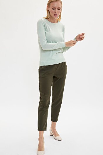 DeFacto Basic Crew Neck Relax Fit Extra Soft Cashmere Textured Knitwear Sweater
