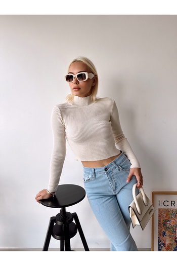 LACHT Women's Turtleneck Beige Knitwear Crop