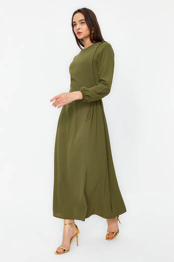 Trendyol Modest Πράσινο δέσιμο με σχοινί μέσης Λεπτομερές μανίκι άκρο ελαστικό υφασμένο φόρεμα Aerobin TCTSS22EB00104