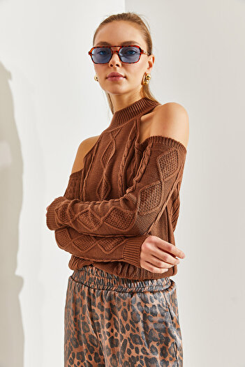 Bianco Lucci Women's Braided Shoulder Low-cut Knitwear Sweater