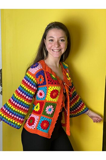 Gönülden Tasarım Jachetă cardigan sezonieră cu mâneci spaniole, tricotată manual în relief