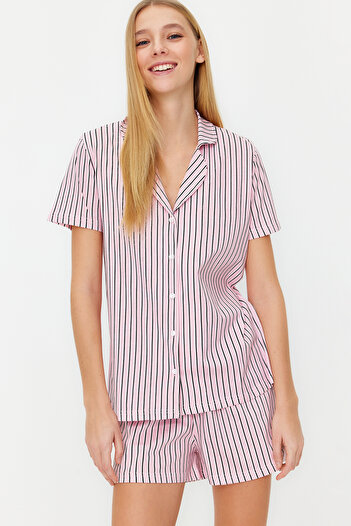 Trendyol Collection Σετ πιτζάμες σε σκόνη 100% βαμβακερό ριγέ πλεκτό με σορτς THMSS24PT00043