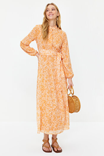 Trendyol Modest Φόρεμα υφαντό από σιφόν με ανοιχτό πορτοκαλί μοτίβο ζωσμένο με ψηλό γιακά TCTSS21EL3346