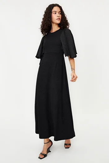 Trendyol Modest Elegantní večerní třpytivé šaty s černým netopýřím rukávem TCTSS24DB00042