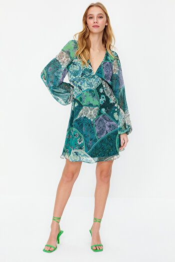 Trendyol Collection Μίνι υφαντό φόρεμα με πράσινο έθνικ σχέδιο με σιφόν φόδρα TWOSS23EL00519
