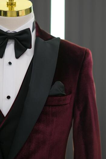 TORRES Regular Fit Swallow Collar Double Slit Velvet Tuxedo Suit