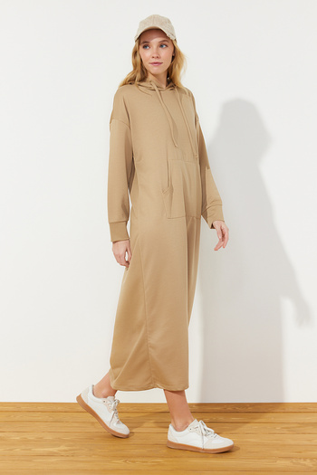 Trendyol Modest Ανοιχτό καφέ πλεκτό φόρεμα με κουκούλα - τσέπη καγκουρό, TCTSS24EB00092