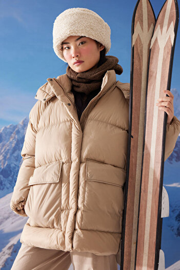 Manuka OVERSIZE POCKET PUFFY COAT DARK BEIGE